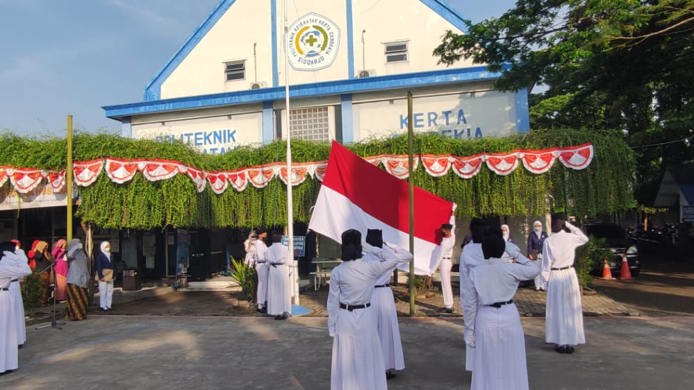 pengibaranbendera.jpeg